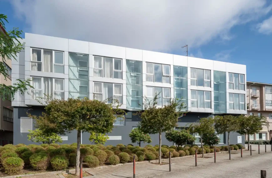 Trabajos de mantenimiento en la residencia Raiola O Hórreo