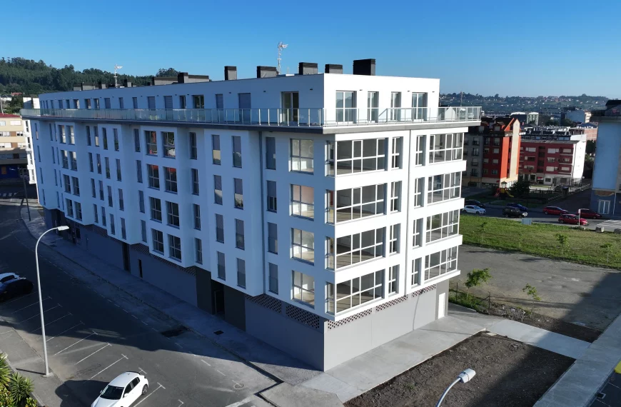 Edificio residencial de 57 viviendas, garaje y locales en Carral