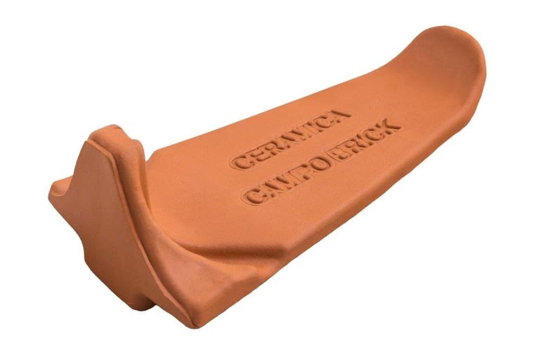 Cuna roja ceramica campo